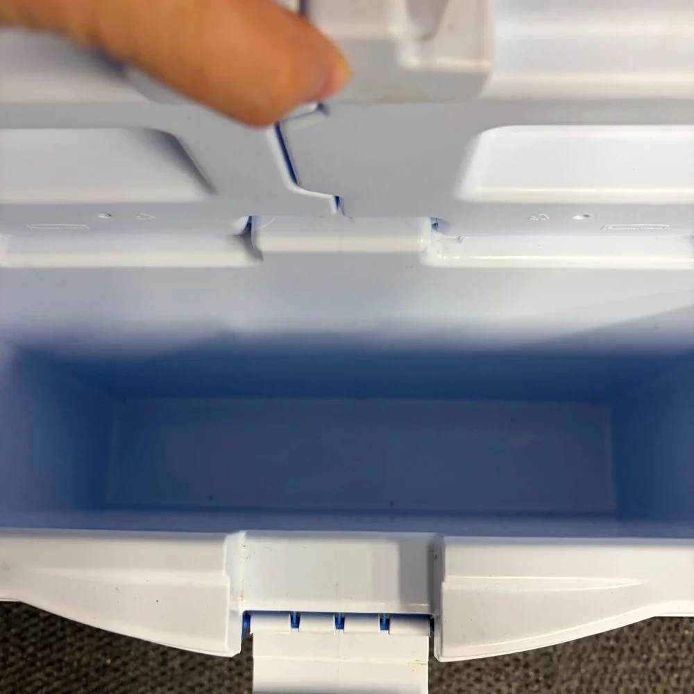 Rubbermaid The Slim Cooler 13 Qt 12.5L Blue White 12 Can Capacity Split Lid 1801